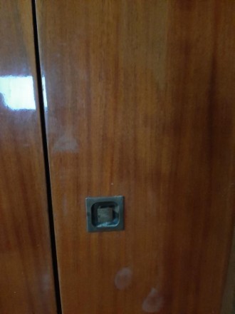 Продается тумбочка и шкаф. Київ. фото 1 Продается тумбочка и шкаф. Київ. фото 1
