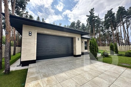 дом, 285 кв.м. . фото 5
Общая площадь: 285 м2
Жилая площадь: 96 м2
Площадь кухни: 70 м2
Площадь участка. . фото 5
