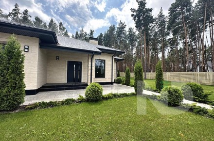 дом, 285 кв.м. . фото 6
Общая площадь: 285 м2
Жилая площадь: 96 м2
Площадь кухни: 70 м2
Площадь участка. . фото 6
