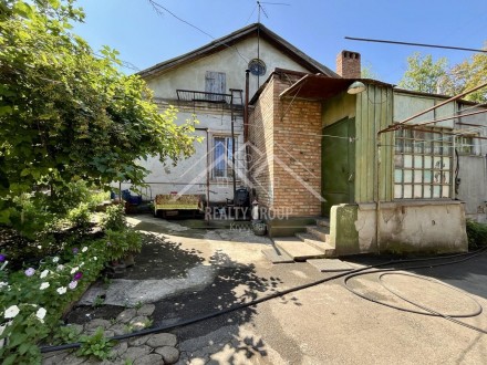 Продаж просторого будинку Універмаг 44 квартал. Кривой Рог. фото 1 Продаж просторого будинку Універмаг 44 квартал. Кривой Рог. фото 1