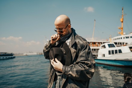 Люди - соціальні істоти, що потребують спілкування та турботи. Але не всі готові. Київ. фото 1 Люди - соціальні істоти, що потребують спілкування та турботи. Але не всі готові. Київ. фото 1
