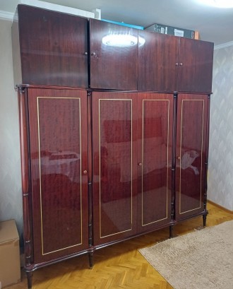 Шафа 4-ох дверна. . фото 4 Шафа 4-х дверна,стан як на фото.
Висота 240 см, ширина 230 см, глибина 65см
са. . фото 4