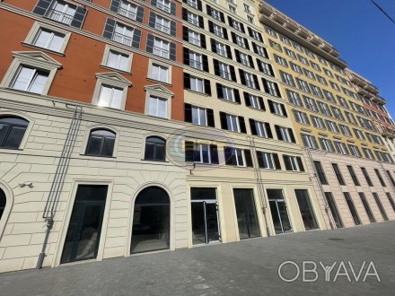 Фасадное помещение 102 метра в ЖК Виа Рома! Свой вход два уровня!