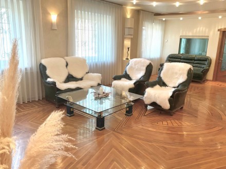 Продам свою 4 комнатную квартиру в центре Днепра, Нагорка, Соборный район,. Дніпро. фото 1 Продам свою 4 комнатную квартиру в центре Днепра, Нагорка, Соборный район,. Дніпро. фото 1