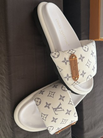 Шлепанцы Louis Vuitton (37р), 23,5 см. Харьков. фото 1 Шлепанцы Louis Vuitton (37р), 23,5 см. Харьков. фото 1