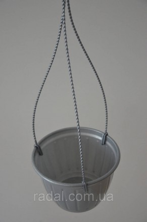 Кашпо біле із підвісом діаметр 190 мм. Об'єм 2,3 літра. Колір - Металік
 
Верхні. . фото 5