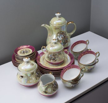 Сервиз 60-70х гг. производства Special Eisenberg Porcelain (GDR).

Сервиз на 6. . фото 2