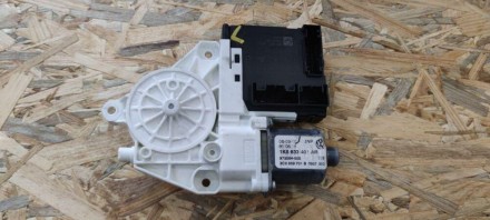 Моторчик склопідйомника передньої лівої дверки 1K5837401AR, 3C0959701B VAG Фольк. Одеса. фото 1 Моторчик склопідйомника передньої лівої дверки 1K5837401AR, 3C0959701B VAG Фольк. Одеса. фото 1