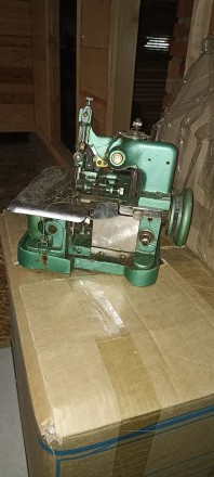 Продам оверлок назва не відома. Рахів. фото 1 Продам оверлок назва не відома. Рахів. фото 1