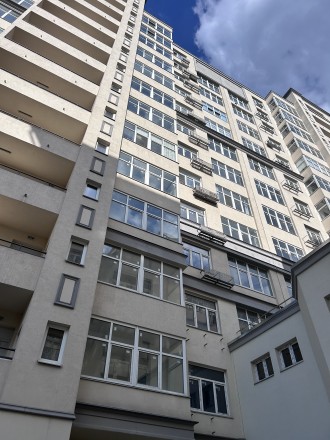 Продам 3х к кв 104 м кВ 4 й этаж кирпичный дом около метро. Київ. фото 1 Продам 3х к кв 104 м кВ 4 й этаж кирпичный дом около метро. Київ. фото 1
