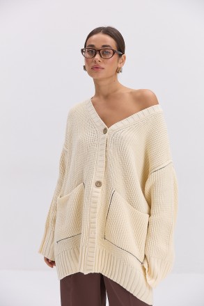 Женский вязаный кардиган oversize с карманами темно-молочний. Ананьев. фото 1 Женский вязаный кардиган oversize с карманами темно-молочний. Ананьев. фото 1