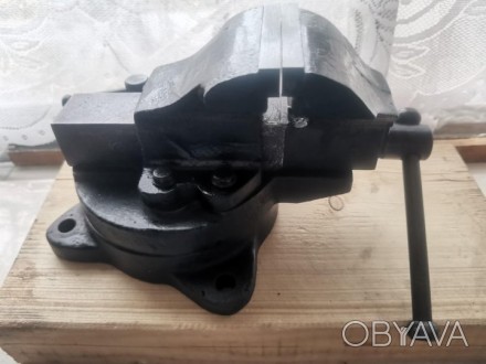 Слесарные поворотные тиски СССР