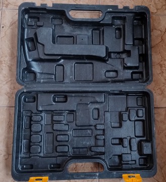 Перфоратор DeFort DRH-800N-K &mdash; мощный инструмент для сверления отверстий в. . фото 6