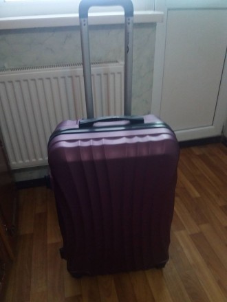Велика валіза з міцного пластику на колесах.. Обухов. фото 1 Велика валіза з міцного пластику на колесах.. Обухов. фото 1