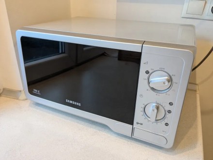 Продається мікрохвильова піч Samsung GW71E-S. Київ. фото 1 Продається мікрохвильова піч Samsung GW71E-S. Київ. фото 1