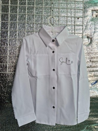 Школьная комфортная блуза для девочки в белом цвете (на кармане наклейка) размер. Онуфриевка. фото 1