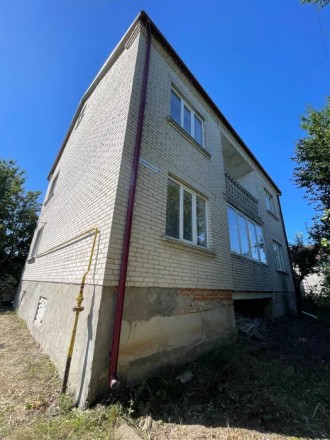 Продаж 2 поверхового будинку з гаражем і ділянкою на 6 соток, 275.6 кв. м, 7 кім. Владимир-Волынский. фото 1