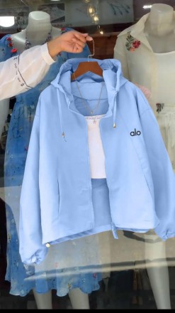 Куртка ветровка женская спортивная легкая плащевка на молнии с капюшоном и карма. Одесса. фото 1