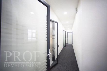 Пропонуємо офіс (житловий фонд) в ЖК "Карнегі-Холл", вул.Кловський узвіз,7.
Стан. Печерск. фото 4