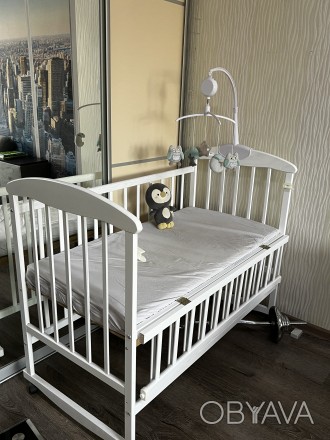 Детская белая деревянная кроватка