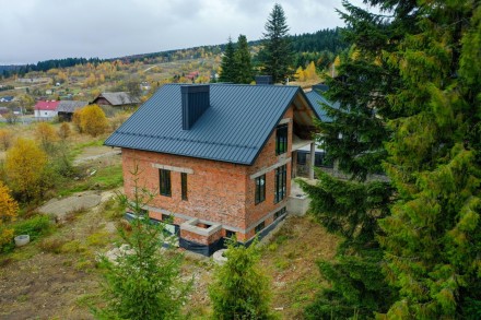 Будинок в Карпатах серед лісу. Сходница. фото 1