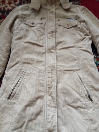 По фото продам пальто вельветове з капюшоном на рукавах і ковнір є манжет в'. . фото 3