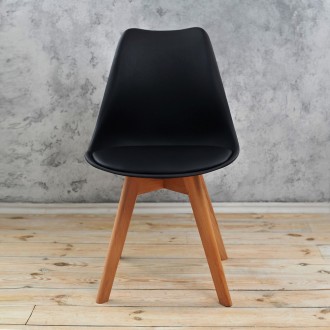 Стілець на дерев'яних букових ніжках.
Ніжки стільця розташовані під невеликим ку. . фото 4