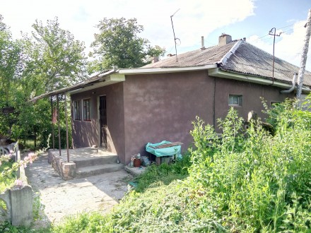 Продам частину будинку з окремим входом і загородженою територією.

с.Миколаїв. Николаев. фото 9