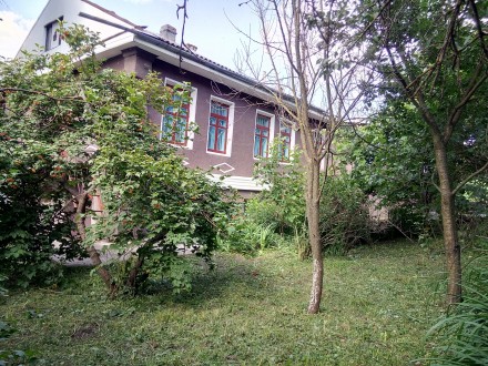 Продам частину будинку з окремим входом і загородженою територією.

с.Миколаїв. Николаев. фото 2