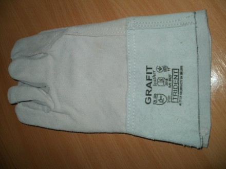 •	Защитные сварочные перчатки изготовлены из термостойкого спилка для защит. . фото 2