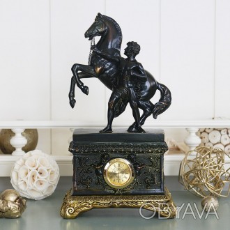 Красивые часы из серии «для камина» выполнены в виде спартанца с конем. Шикарный. . фото 1