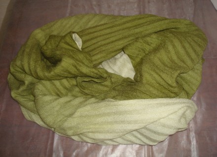 Красивый шарфик на концах бахрома, с нежным, мягким переходом оттенков зеленого . . фото 7
