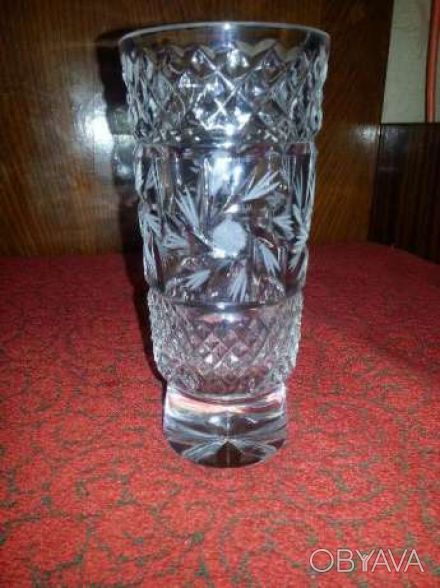 Хрустальная ваза времён СССР, с очень красивым рисунком, тяжёлая. Высота 18см, д. . фото 1