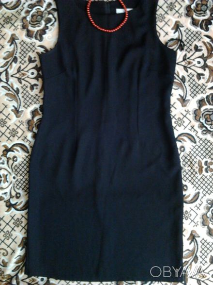 Маленькое черное платье футляр, должно присутствовать в гардеробе каждой женщины. . фото 1