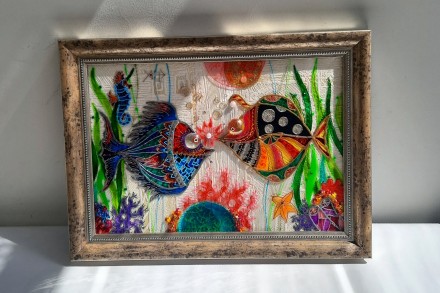 Витражная картина =Рыбы.Свидание= выполнена витражными красками и контурами по с. . фото 2