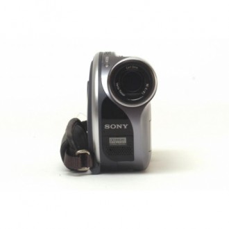 Продаю видеокамеру Sony DCR-DVD 605, запись на мини-DVD диск. 
Sony использует . . фото 4