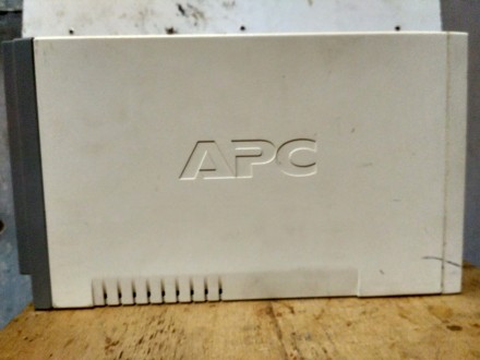 Безперебойник APC Back-UPS CS 500 в рабочем состоянии. Аккумулятор в наличии, но. . фото 4