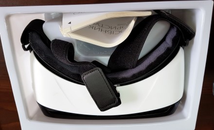 Продам очки виртуальной реальности Samsung Gear VR compatible with Note5/S6 edge. . фото 3