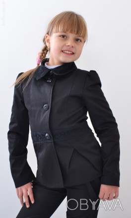Стильный пиджак для девочки, украшенный гипюровыми вставками на поясе и воротник. . фото 1