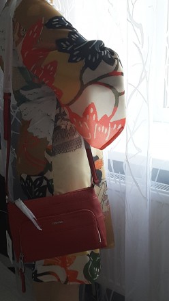 Кожаная сумка кросс-боди красного цвета  Calvin Klein, США, оригинал в идеальней. . фото 5