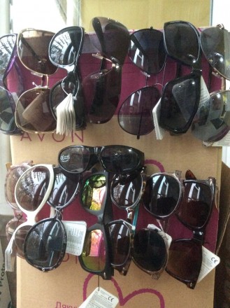 Солнцезащитные очки Avon.
Все очки новые,с бирками,в пакетиках,в коробках.
Но . . фото 2