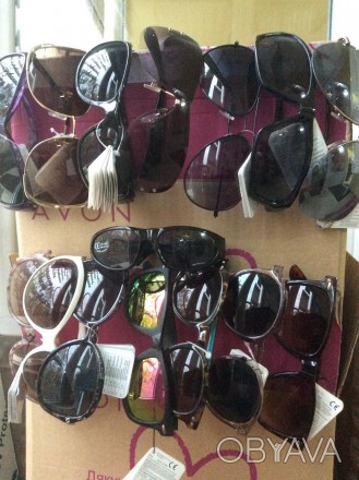 Солнцезащитные очки Avon.
Все очки новые,с бирками,в пакетиках,в коробках.
Но . . фото 1