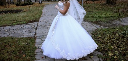 Красивое свадебное платье белый + бежевый цвет, сшито на заказ. Без дефектов.  У. . фото 3