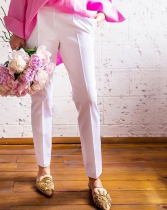 Женские брюки белого цвета, со стрелами , без молнии , из костюмной ткани. Разме. . фото 3