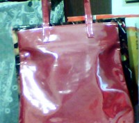 абсолютно новая сумочка лёгкая  удобная без изъянов( просто не мой стиль) размер. . фото 4