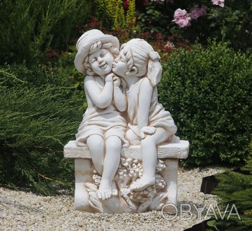 Садовая фигура влюбленной пары выполнена в бежевом цвете из «искусственного камн. . фото 1