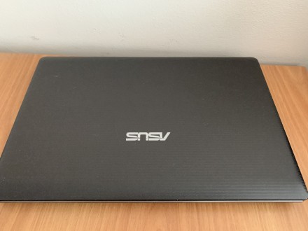 Стильный ноутбук с металлическим покрытием рабочей поверхности.
Состояние хорше. . фото 2