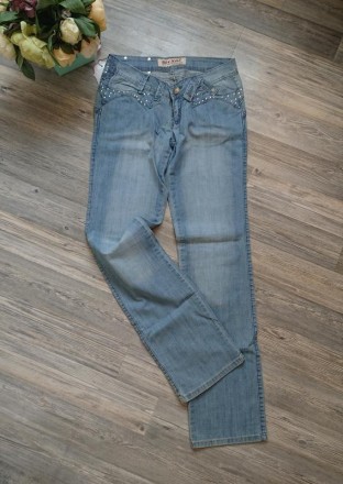 Красивые джинсы с украшением на кармане. Фасон прямой.
цвет голубой  
размер 2. . фото 10