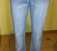 Красивые джинсы с украшением на кармане. Фасон прямой.
цвет голубой  
размер 2. . фото 5