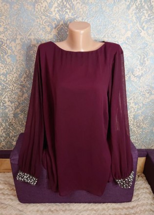 Шикарная блуза винного цвета с камнями и буминами под жемчуг на рукавах
Размер . . фото 6
